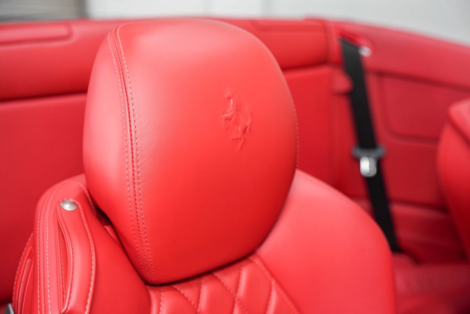 Used 2010 Ferrari California RWD image 32