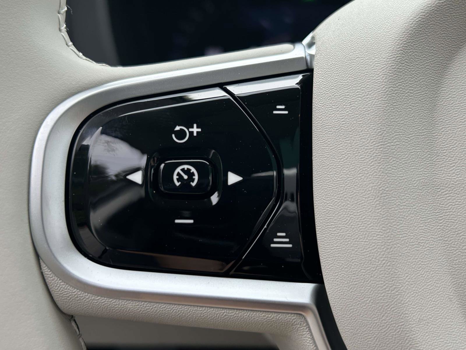 New 2026 Volvo XC60 B5 Ultra w/ Protection Package Premier AWD/4WD image 20
