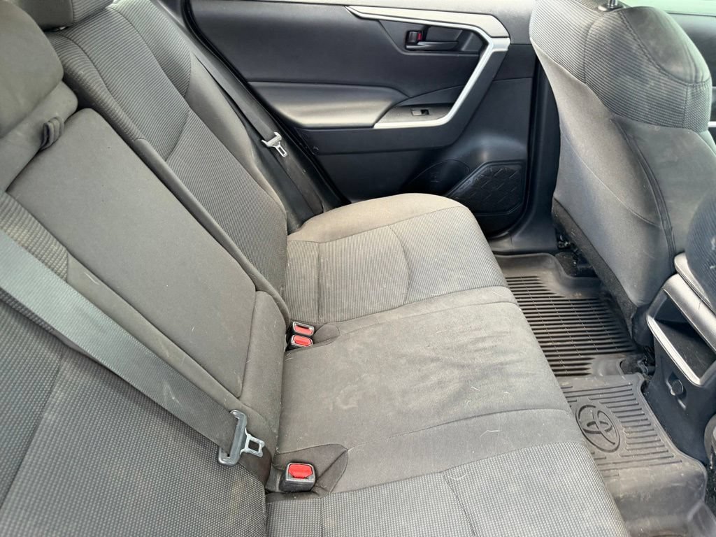 Used 2021 Toyota RAV4 LE FWD image 17