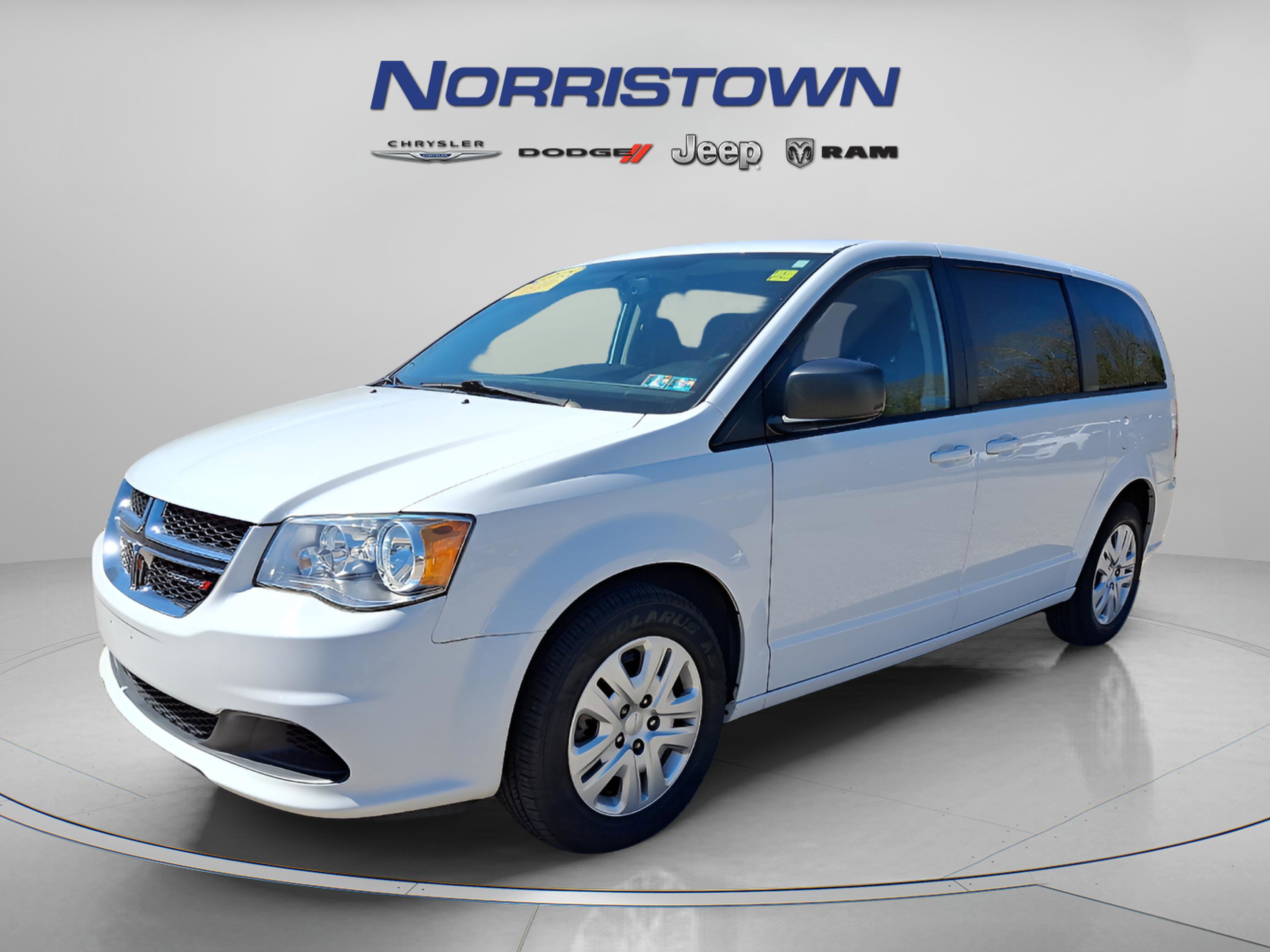 Certified 2018 Dodge Grand Caravan SE w/ UConnect Hands-Free Group image 3