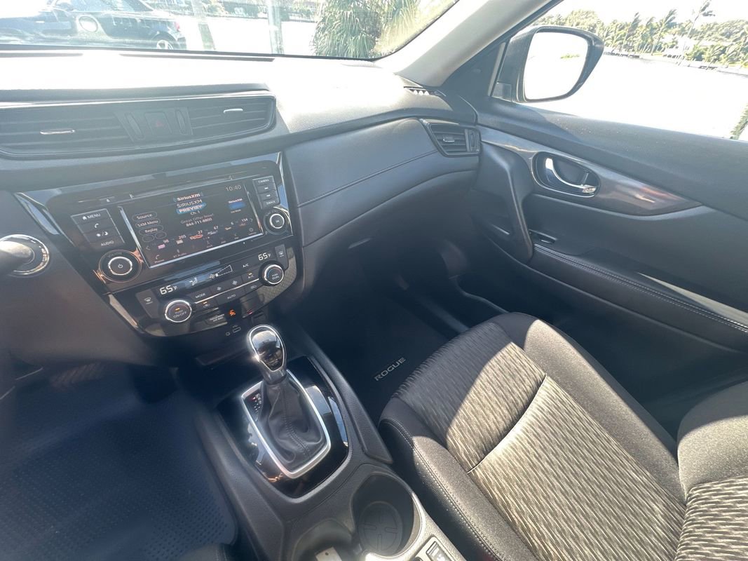 Used 2018 Nissan Rogue SV image 12