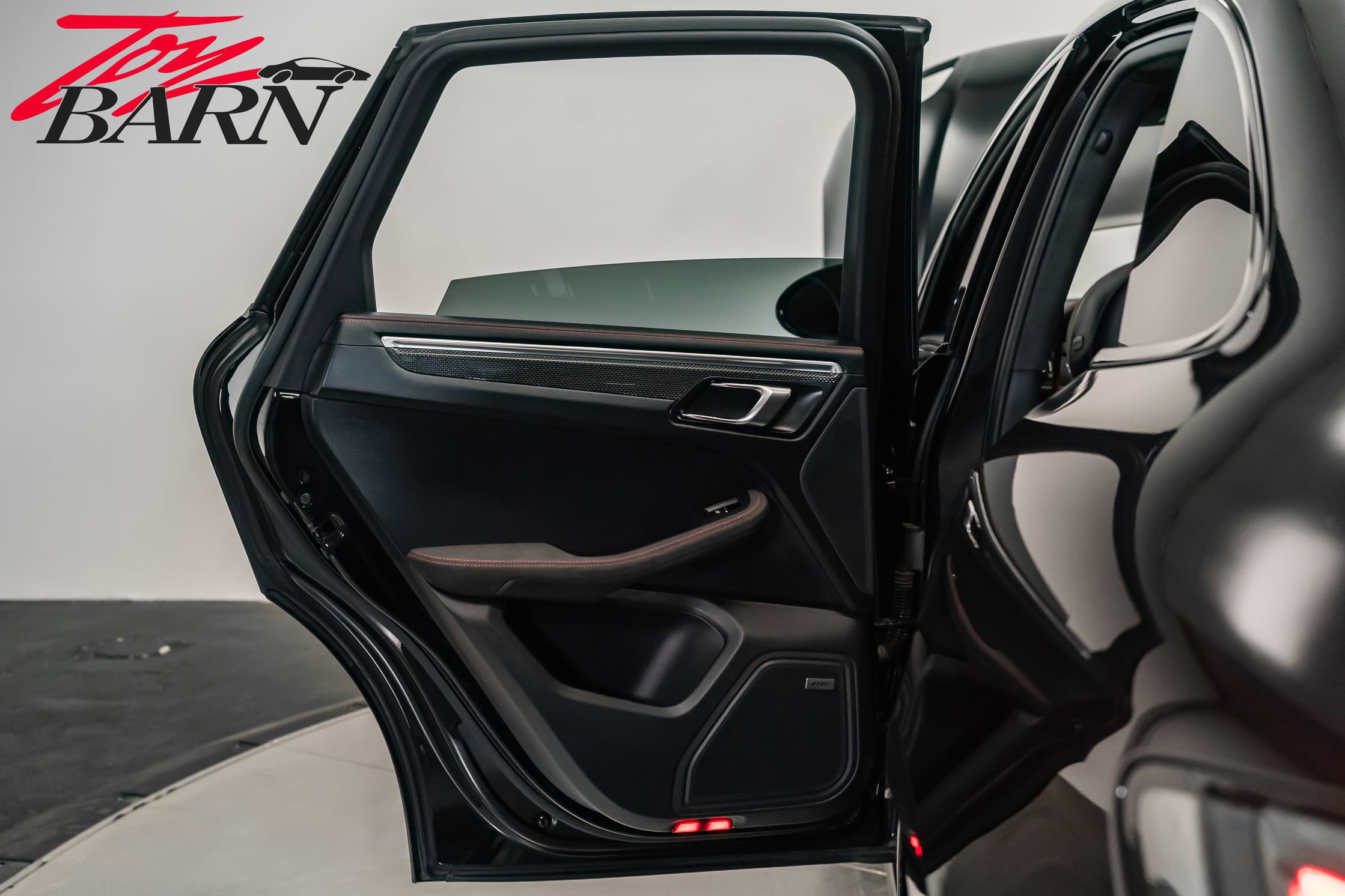 Used 2023 Porsche Macan GTS w/ GTS Sport Package image 46