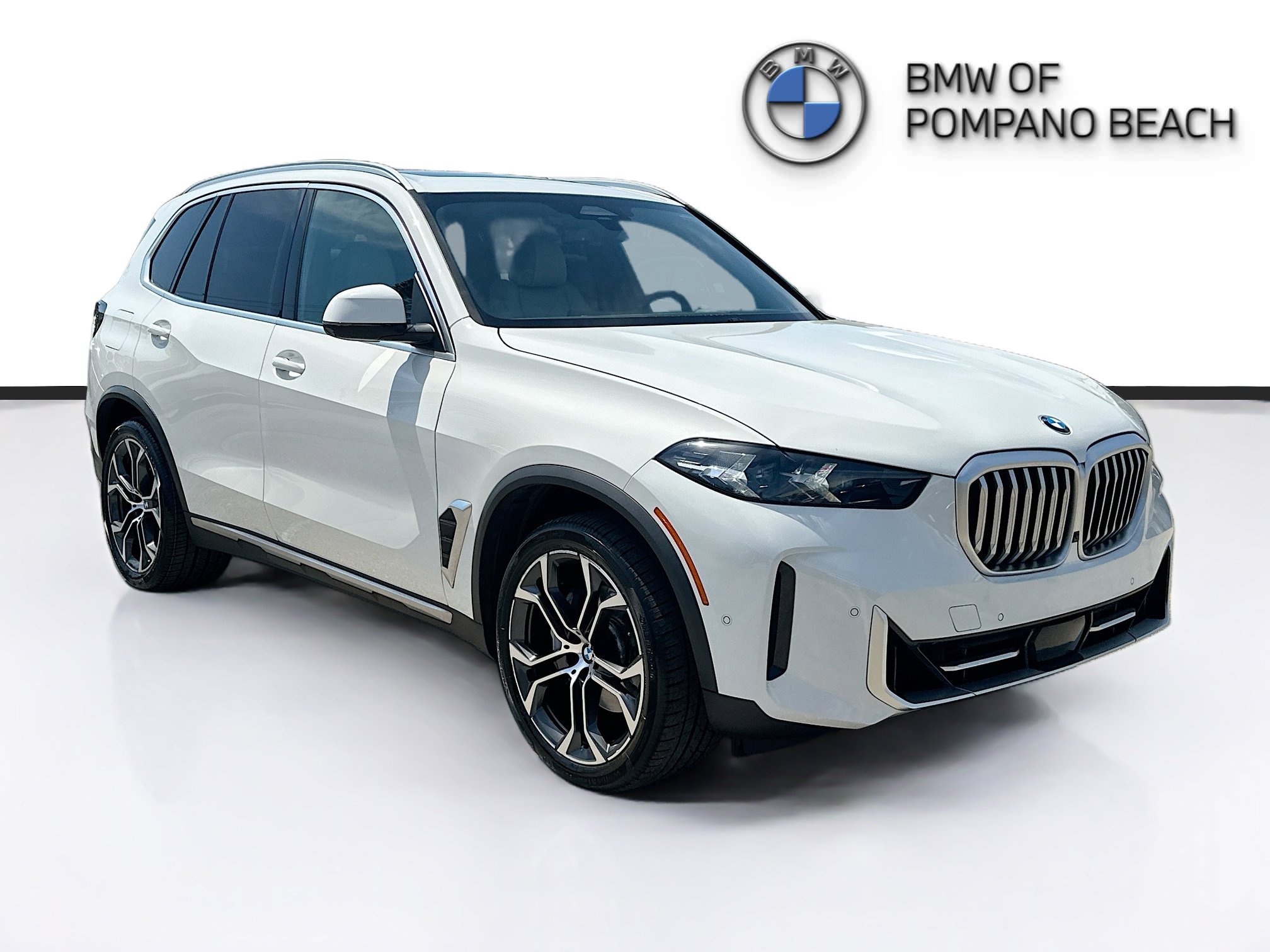 Used 2024 BMW X5 sDrive40i w/ Parking Assistance Package image 1