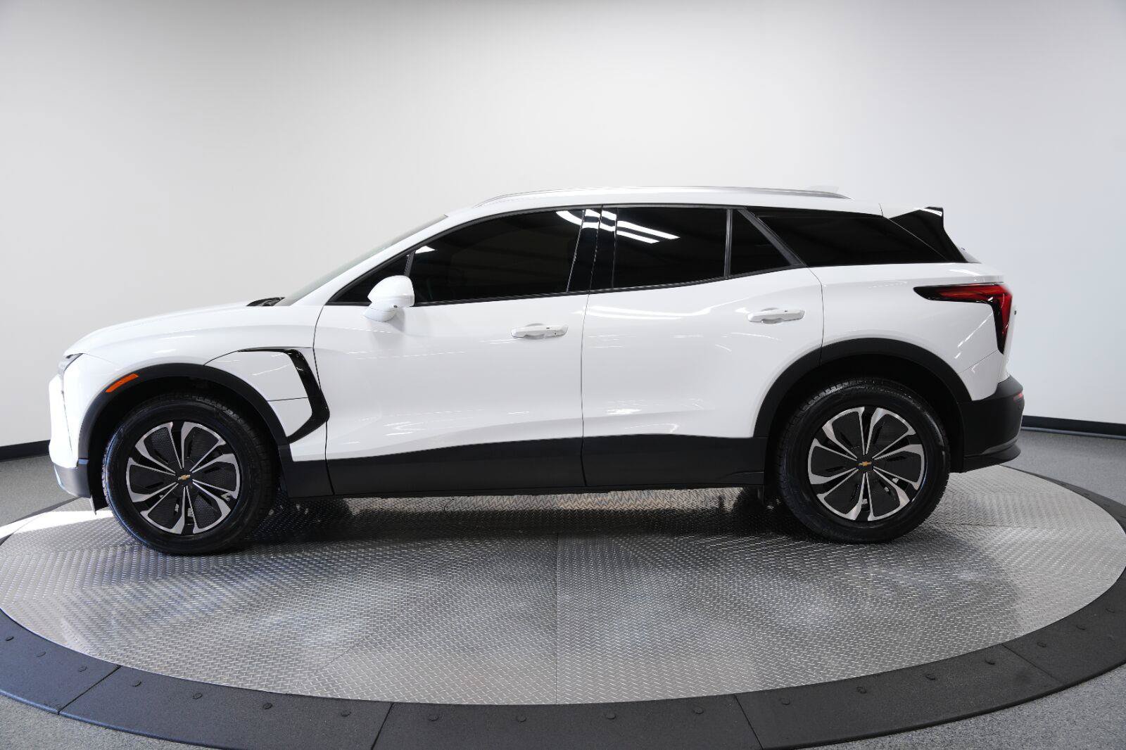 Certified 2024 Chevrolet Blazer EV LT AWD/4WD image 5