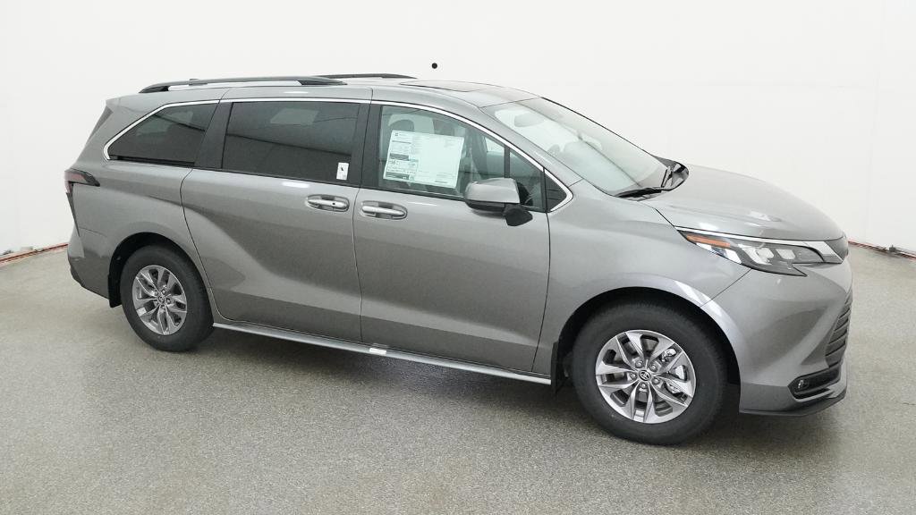 New 2026 Toyota Sienna XLE FWD image 31