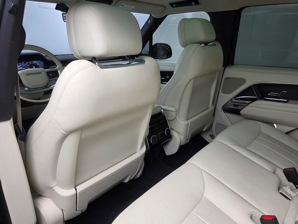 Used 2023 Land Rover Range Rover SE image 15