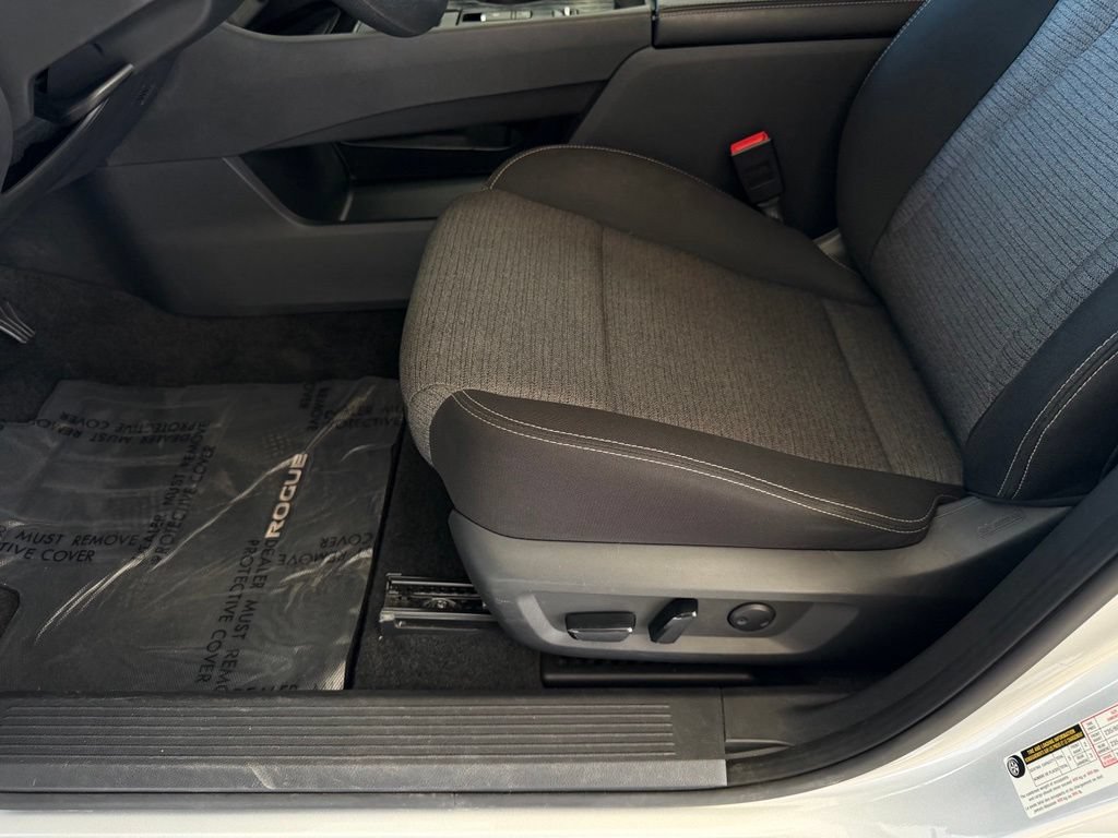 Used 2023 Nissan Rogue SV FWD image 13