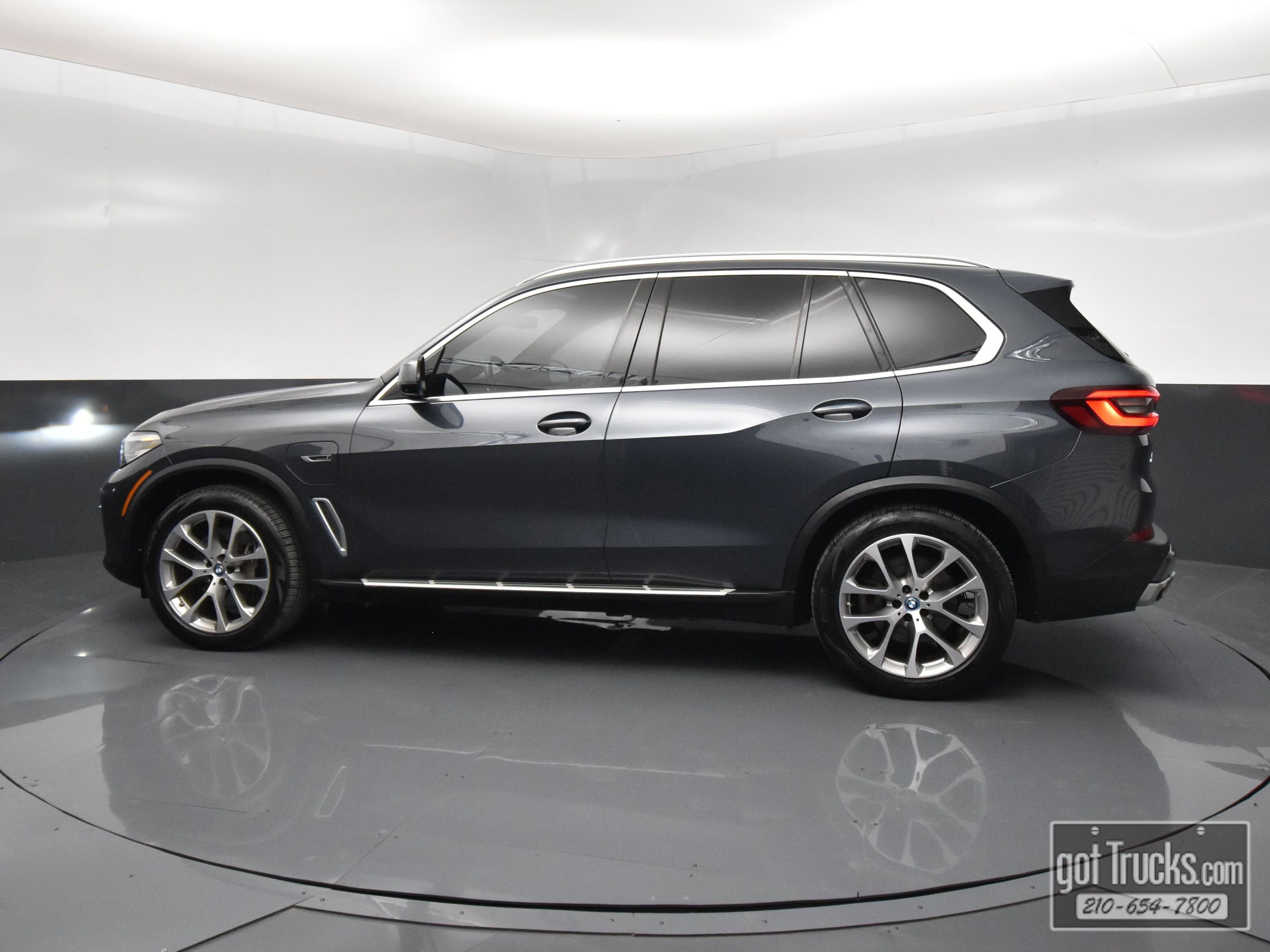 Used 2022 BMW X5 xDrive45e w/ Climate Comfort Package AWD/4WD image 3