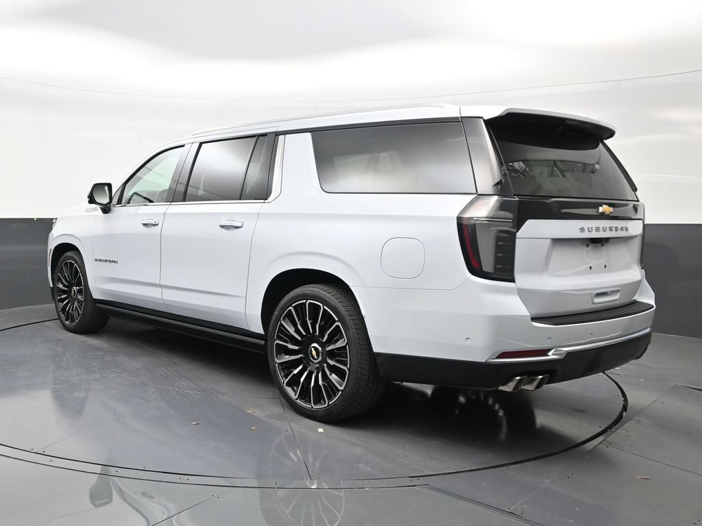 Used 2026 Chevrolet Suburban High Country AWD/4WD image 3