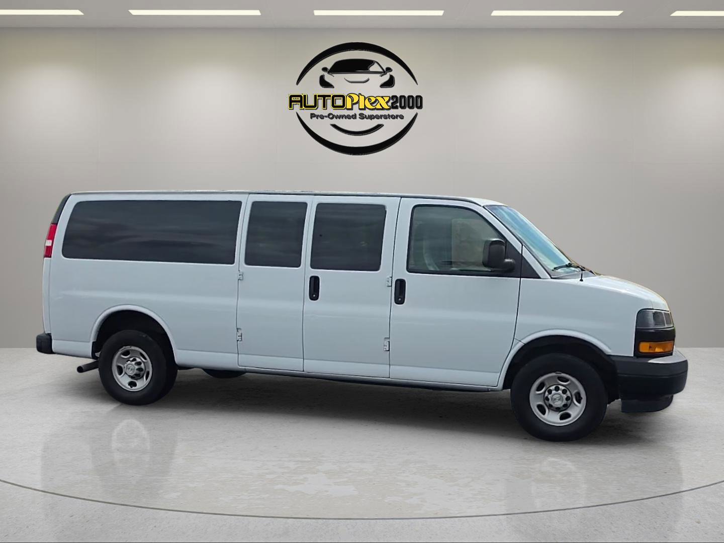 Used 2020 Chevrolet Express 3500 LS RWD image 8