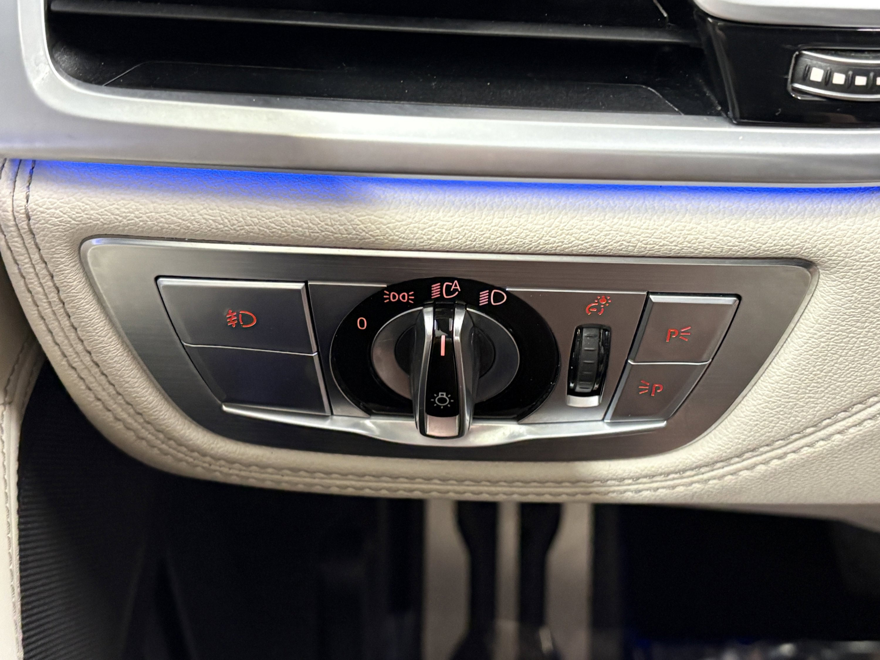 Used 2017 BMW 750i xDrive image 12