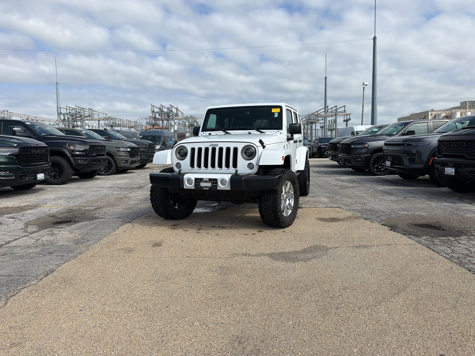 Used 2016 Jeep Wrangler Unlimited Sahara w/ Connectivity Group image 2