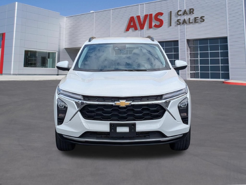 Used 2025 Chevrolet Trax LT w/ LT Convenience Package FWD image 2