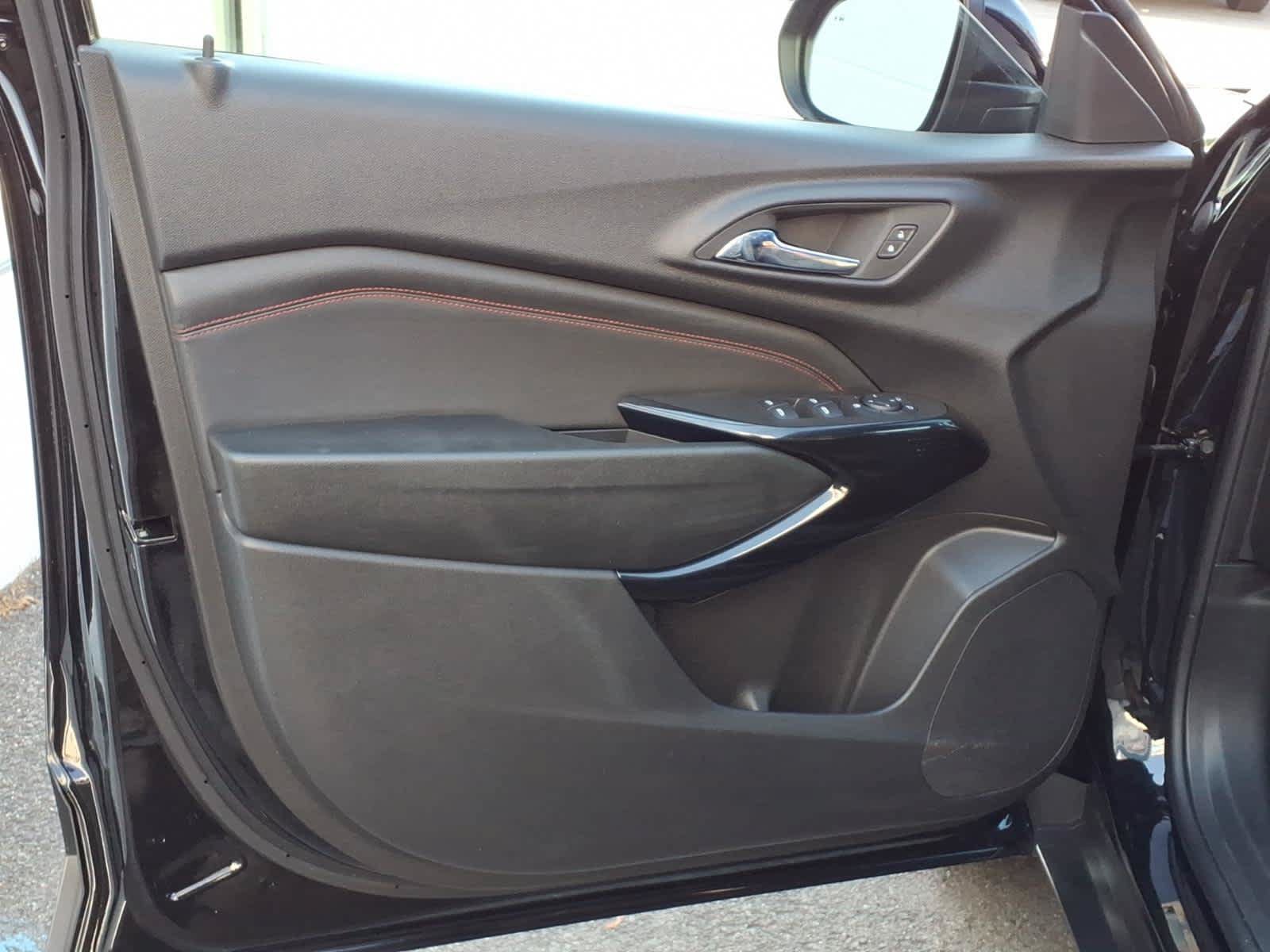 Used 2025 Chevrolet Trax RS w/ Driver Confidence Package FWD image 10