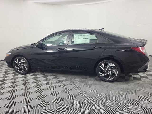 Certified 2025 Hyundai Elantra SEL image 5