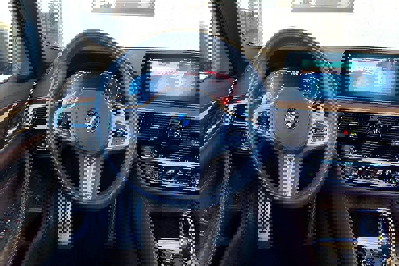 Used 2020 BMW M550i xDrive w/ Dynamic Handling Package image 6