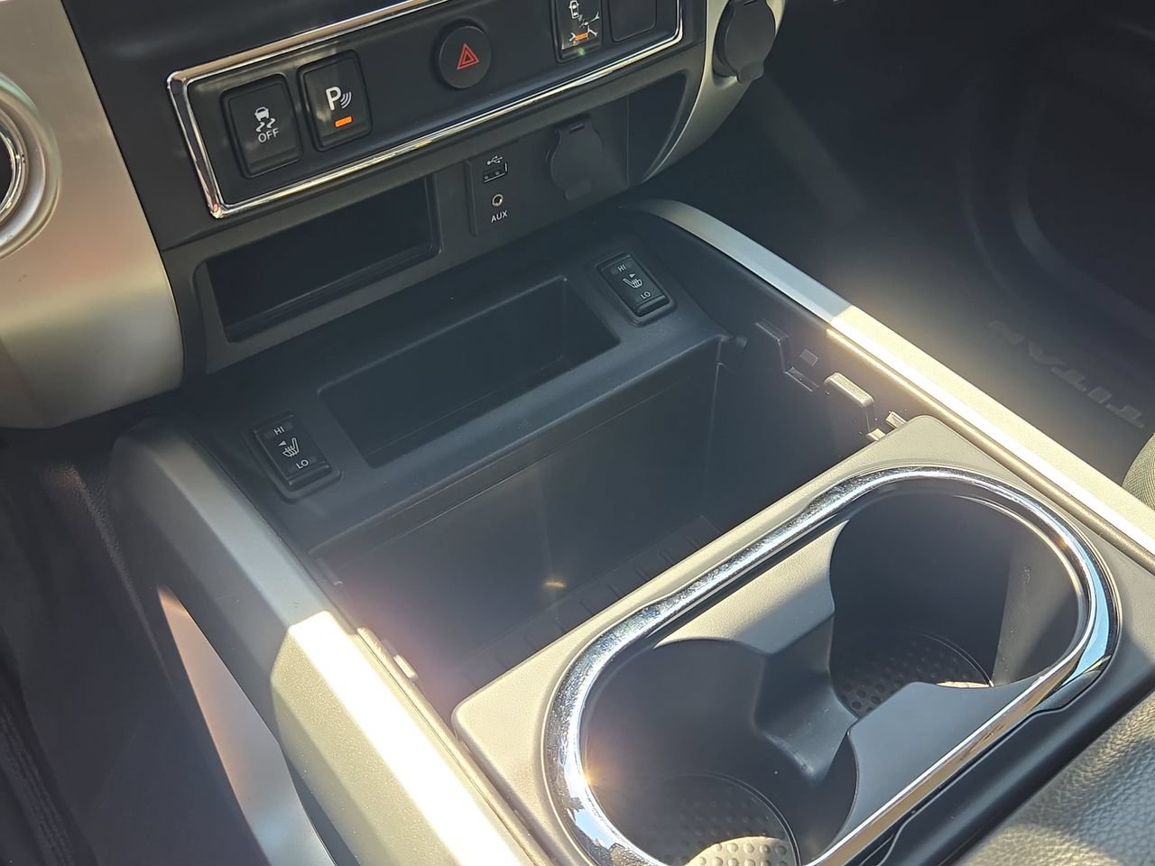 Used 2018 Nissan Titan SV w/ SV Convenience Package RWD image 13