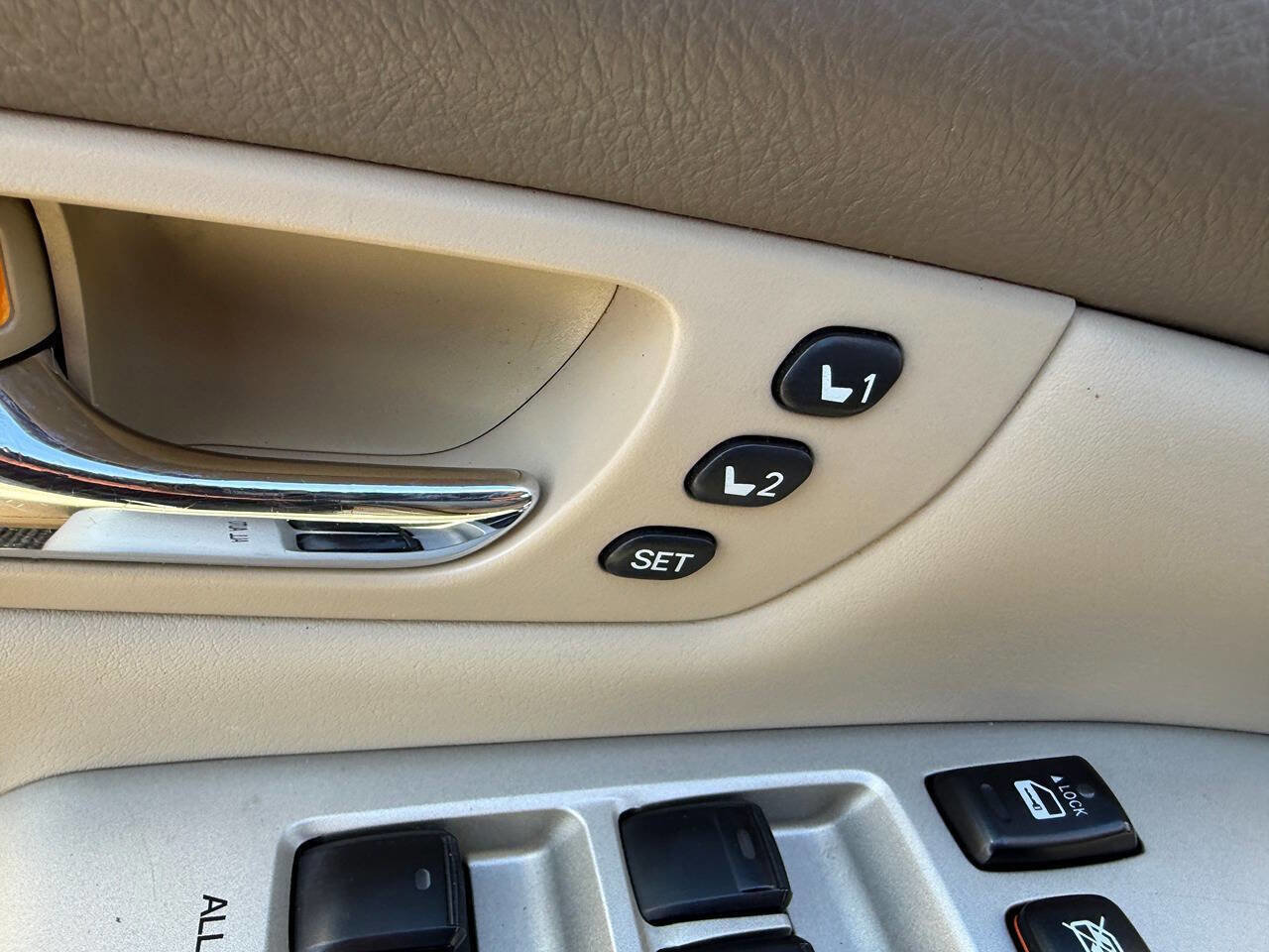 Used 2005 Lexus RX 330 AWD image 66