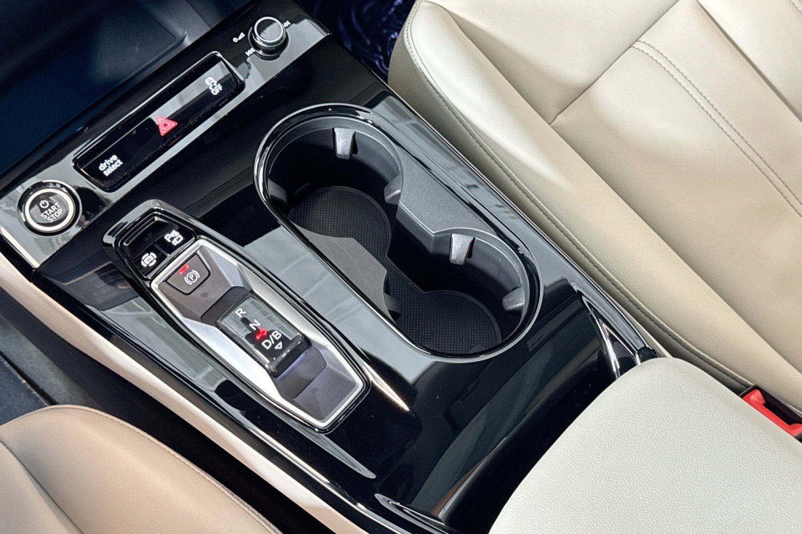 Used 2025 Audi A6 e-tron Premium Plus w/ Premium Plus RWD image 15