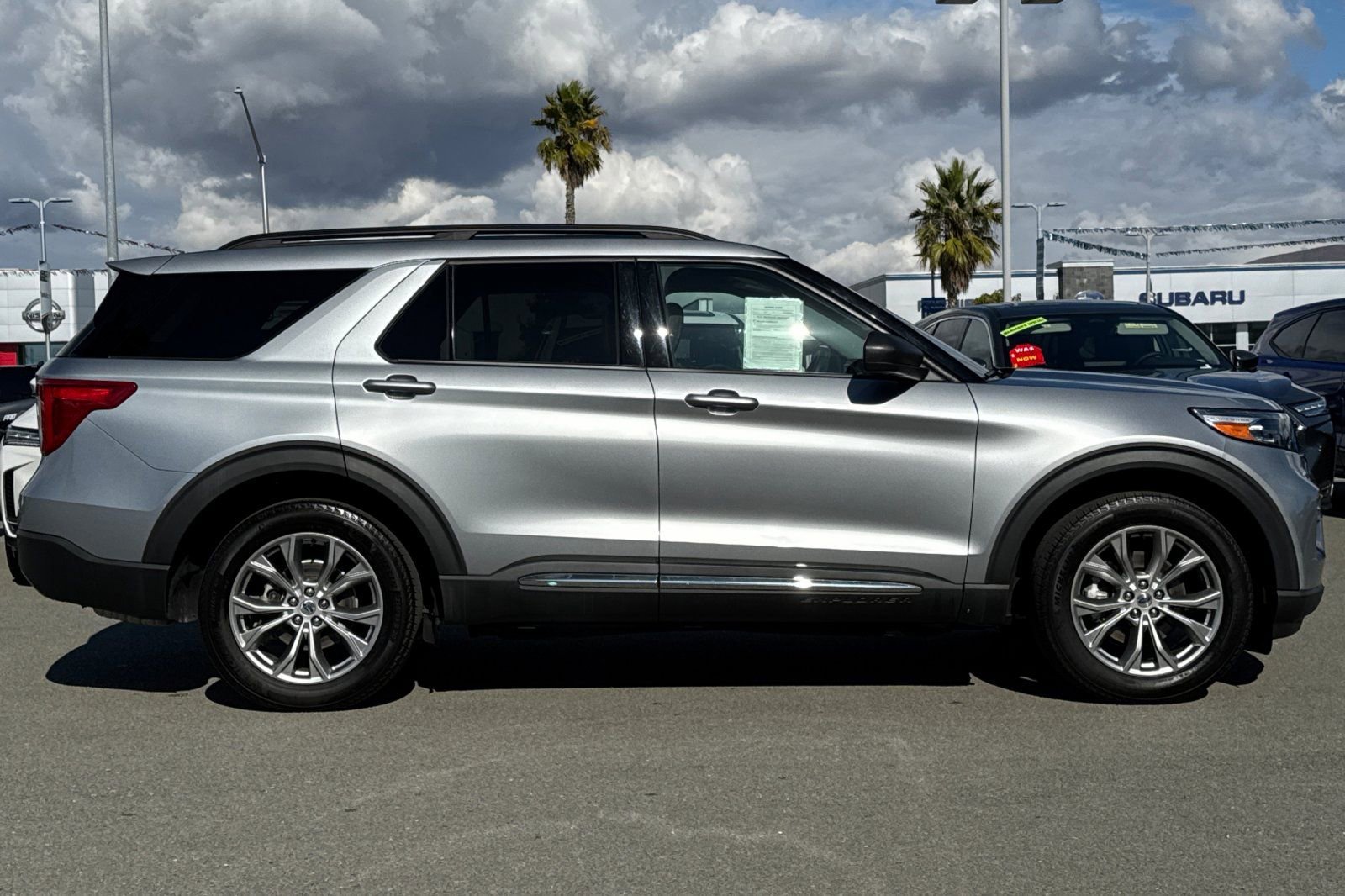 Used 2022 Ford Explorer XLT w/ Equipment Group 202A image 3