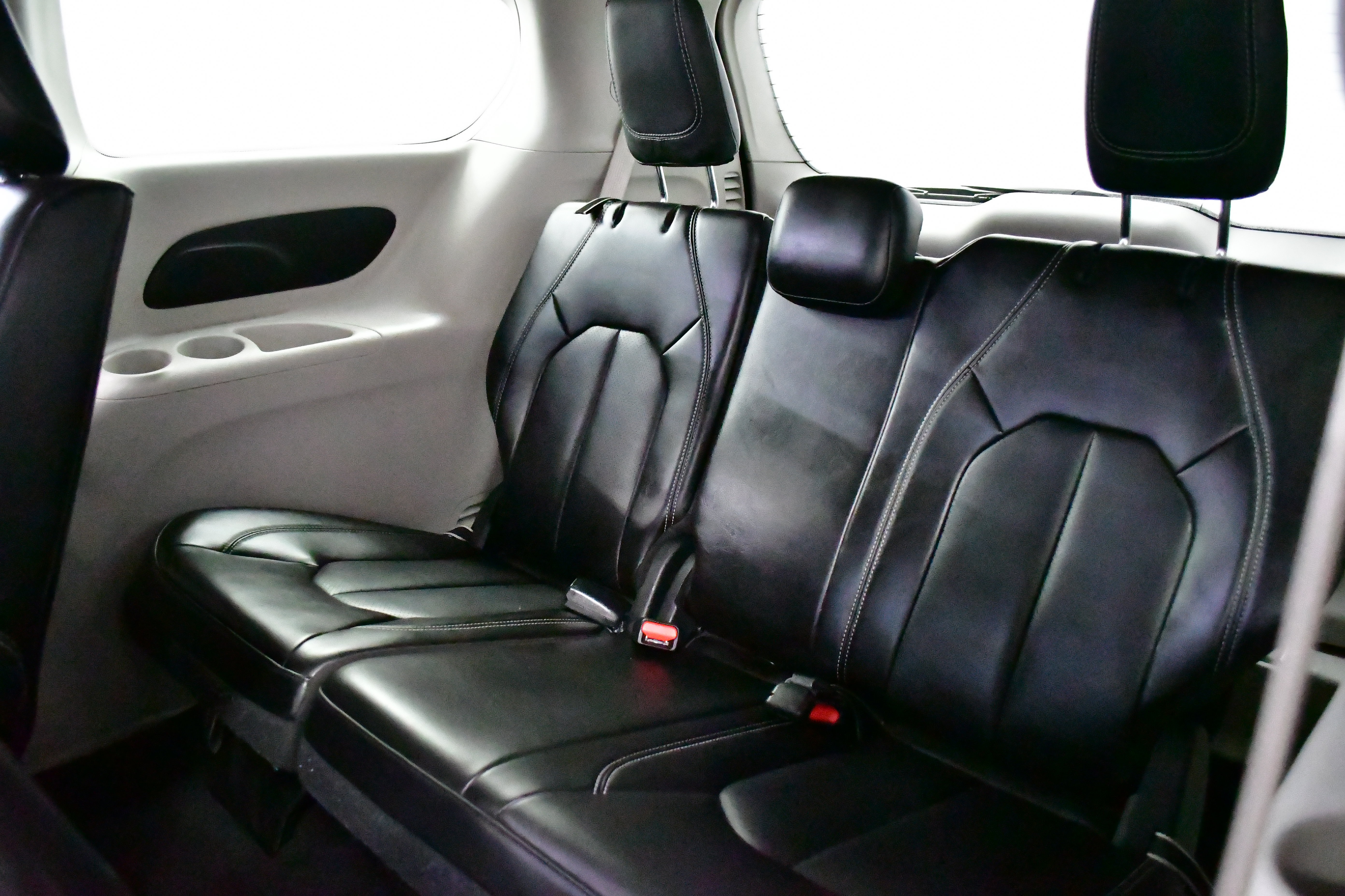 Used 2024 Chrysler Pacifica Limited FWD image 11