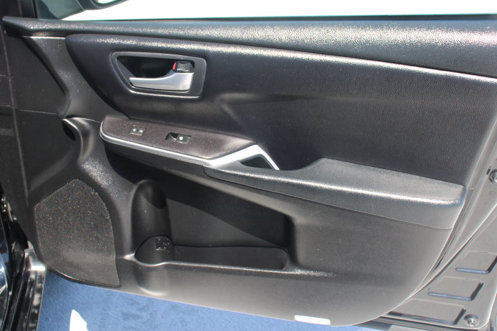 Used 2017 Toyota Camry SE FWD image 18