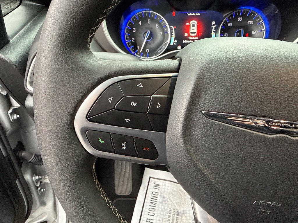 Used 2026 Chrysler Pacifica Select FWD image 27