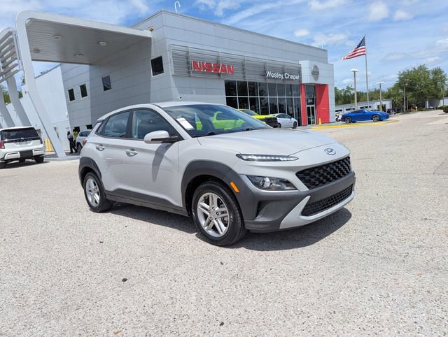 Used 2022 Hyundai Kona SE image 2