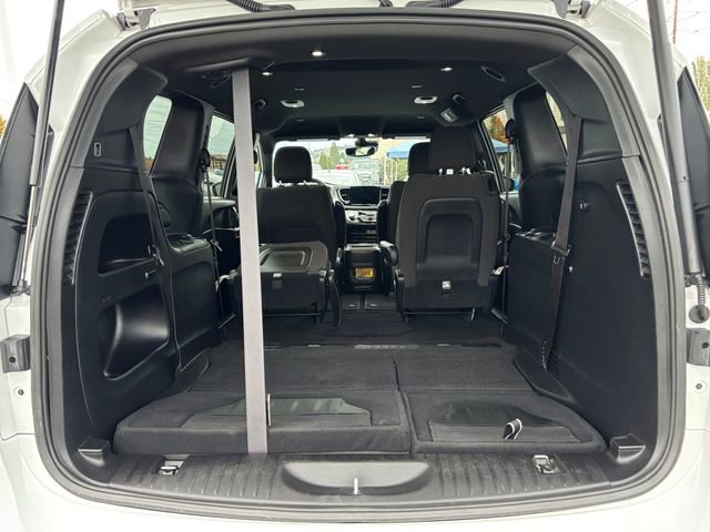 Used 2024 Chrysler Pacifica Touring image 30