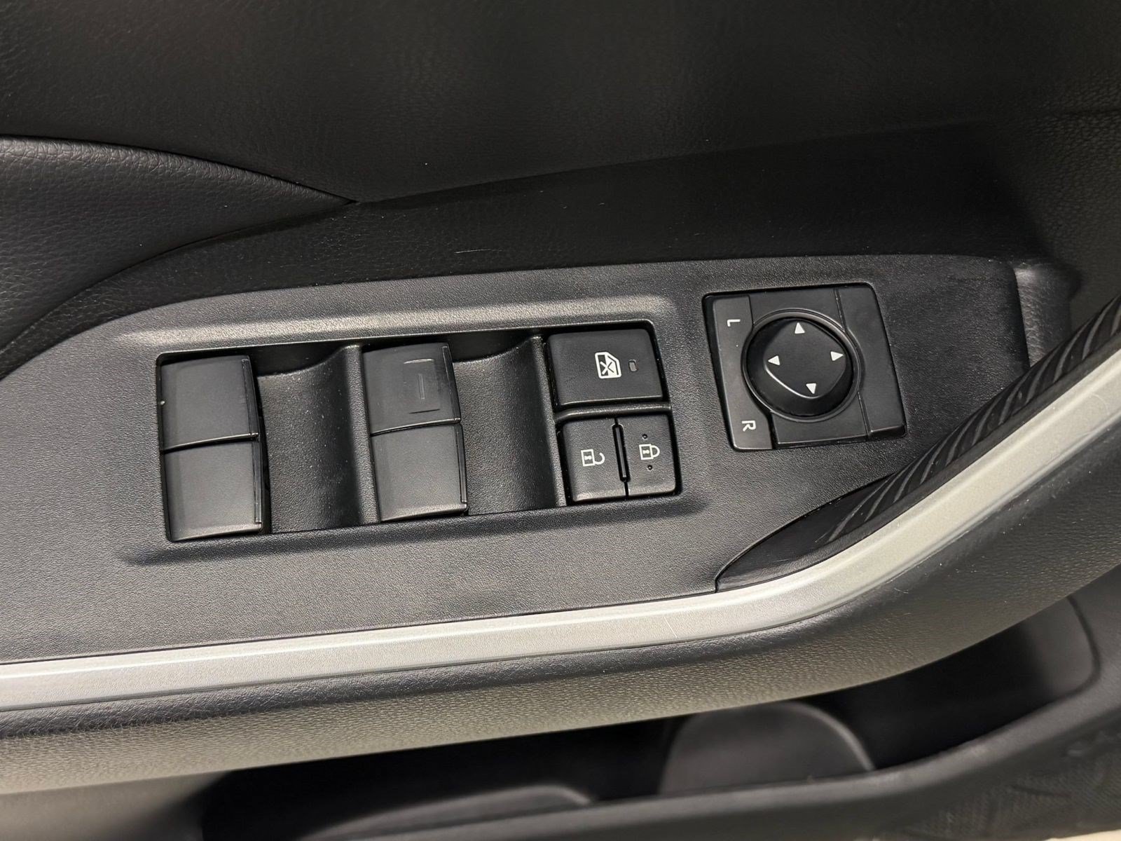 Used 2024 Toyota RAV4 LE AWD/4WD image 25