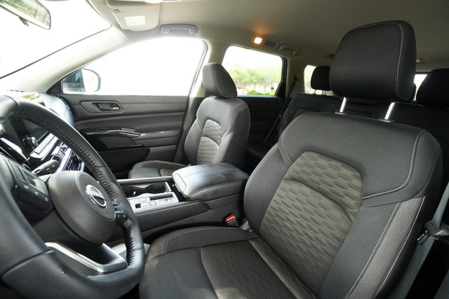 Used 2024 Nissan Pathfinder SV FWD image 15