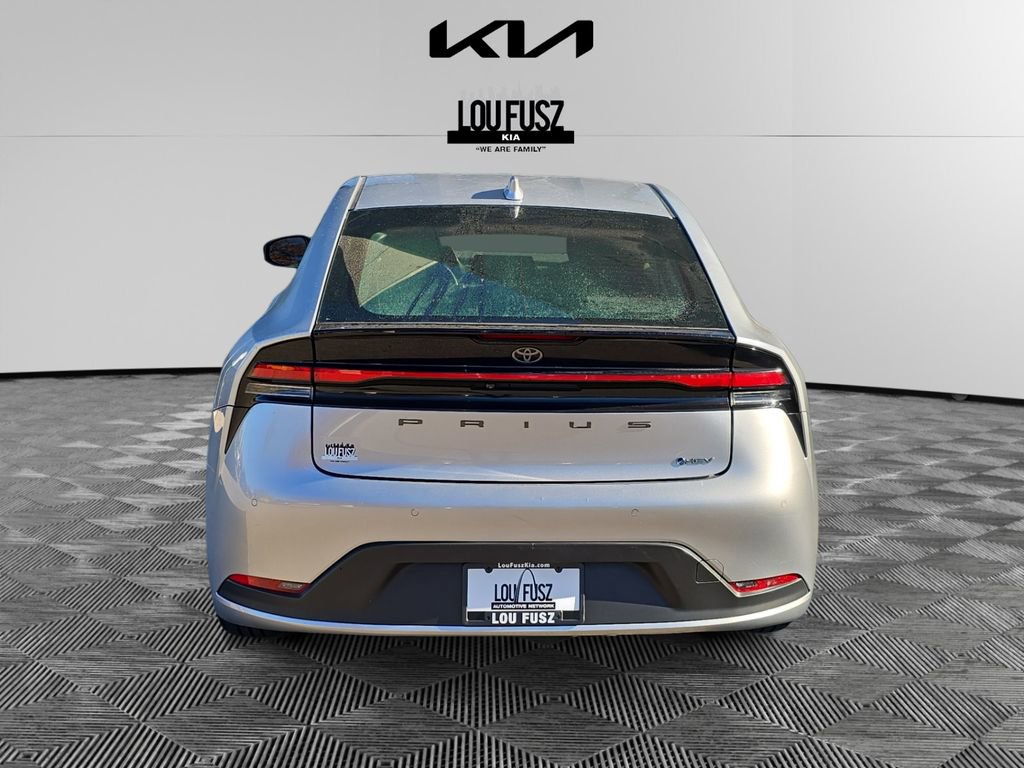Used 2023 Toyota Prius LE image 5