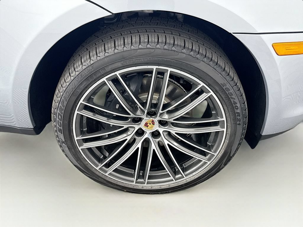 Used 2026 Porsche Macan AWD/4WD image 33