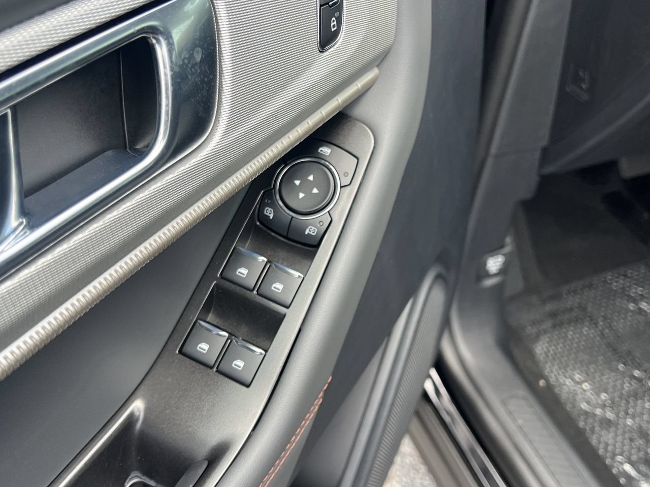 New 2026 Ford Explorer Active RWD image 14