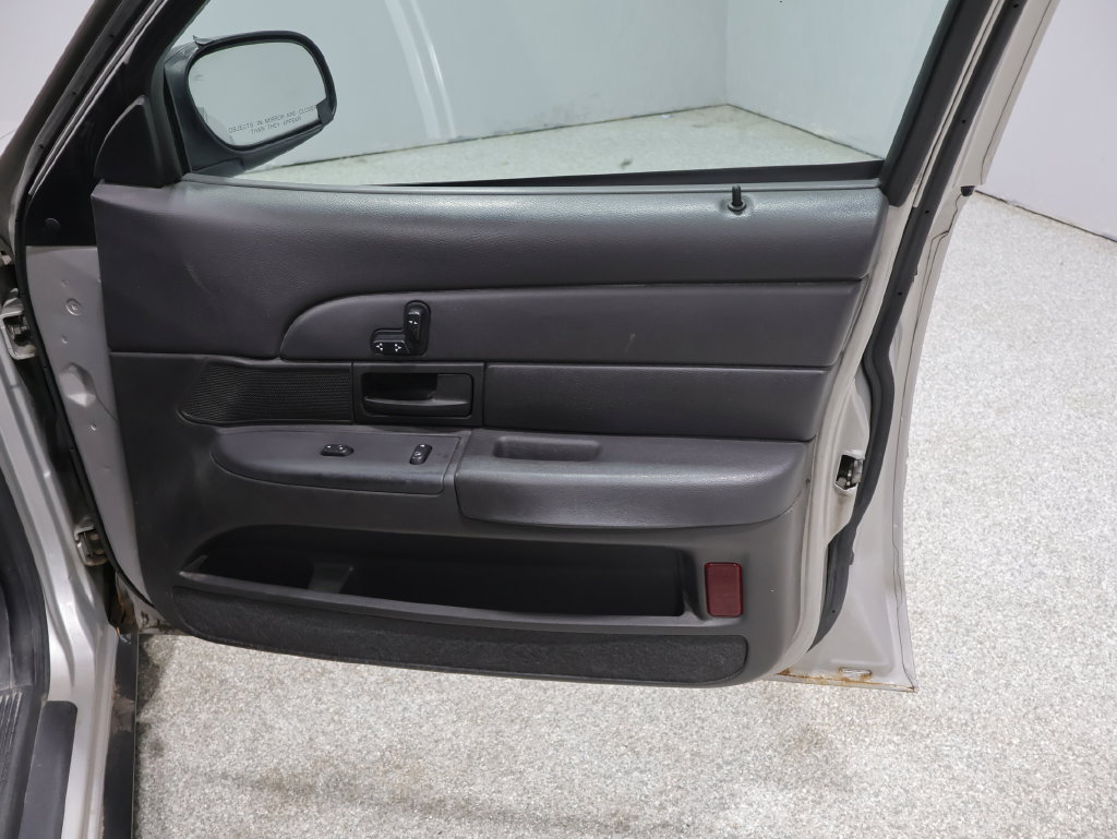 Used 2004 Ford Crown Victoria LX RWD image 25