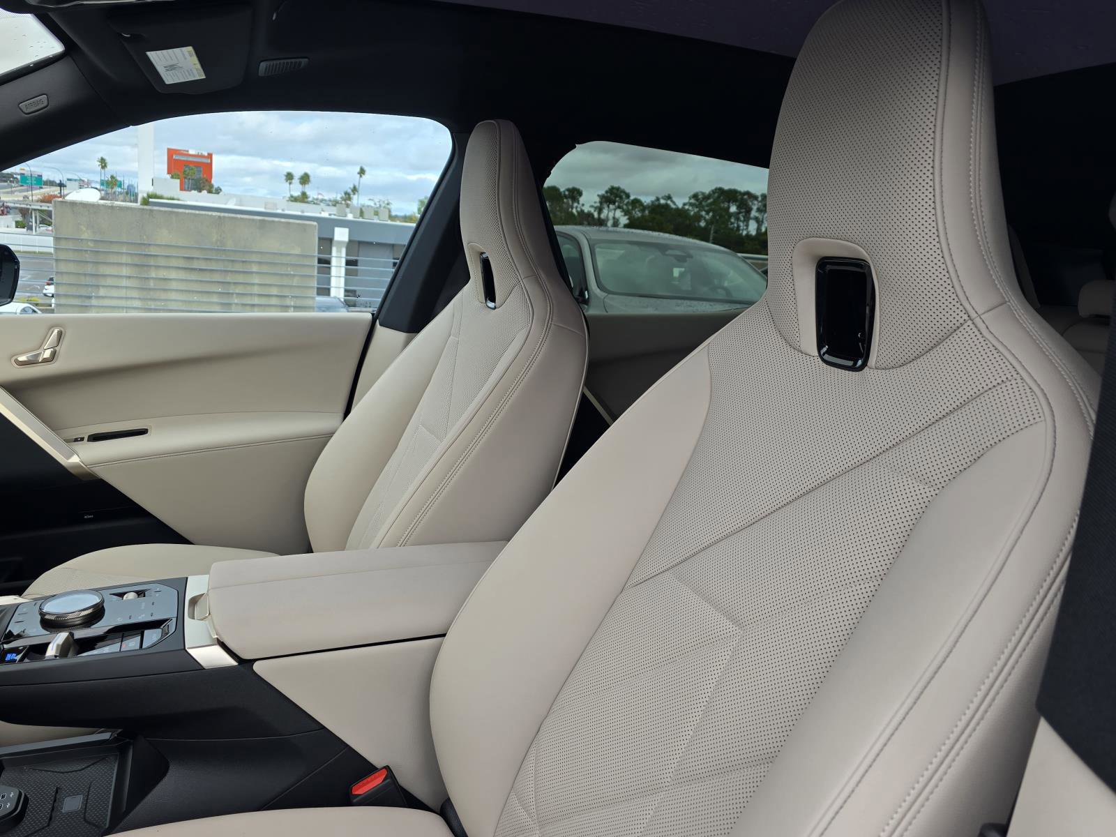 New 2026 BMW iX xDrive60 w/ Premium Package image 15
