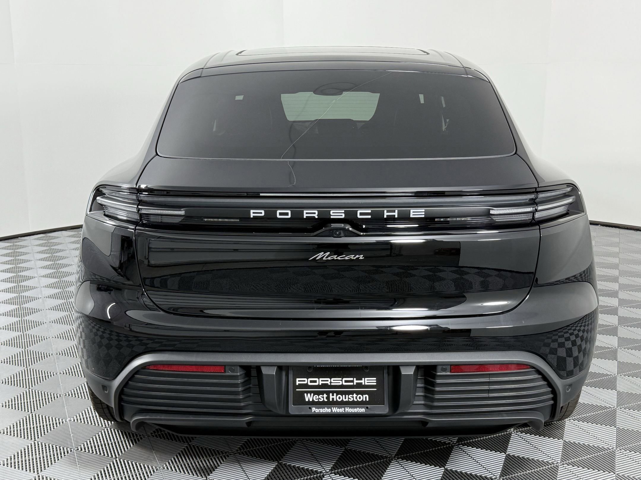 New 2025 Porsche Macan Electric image 10