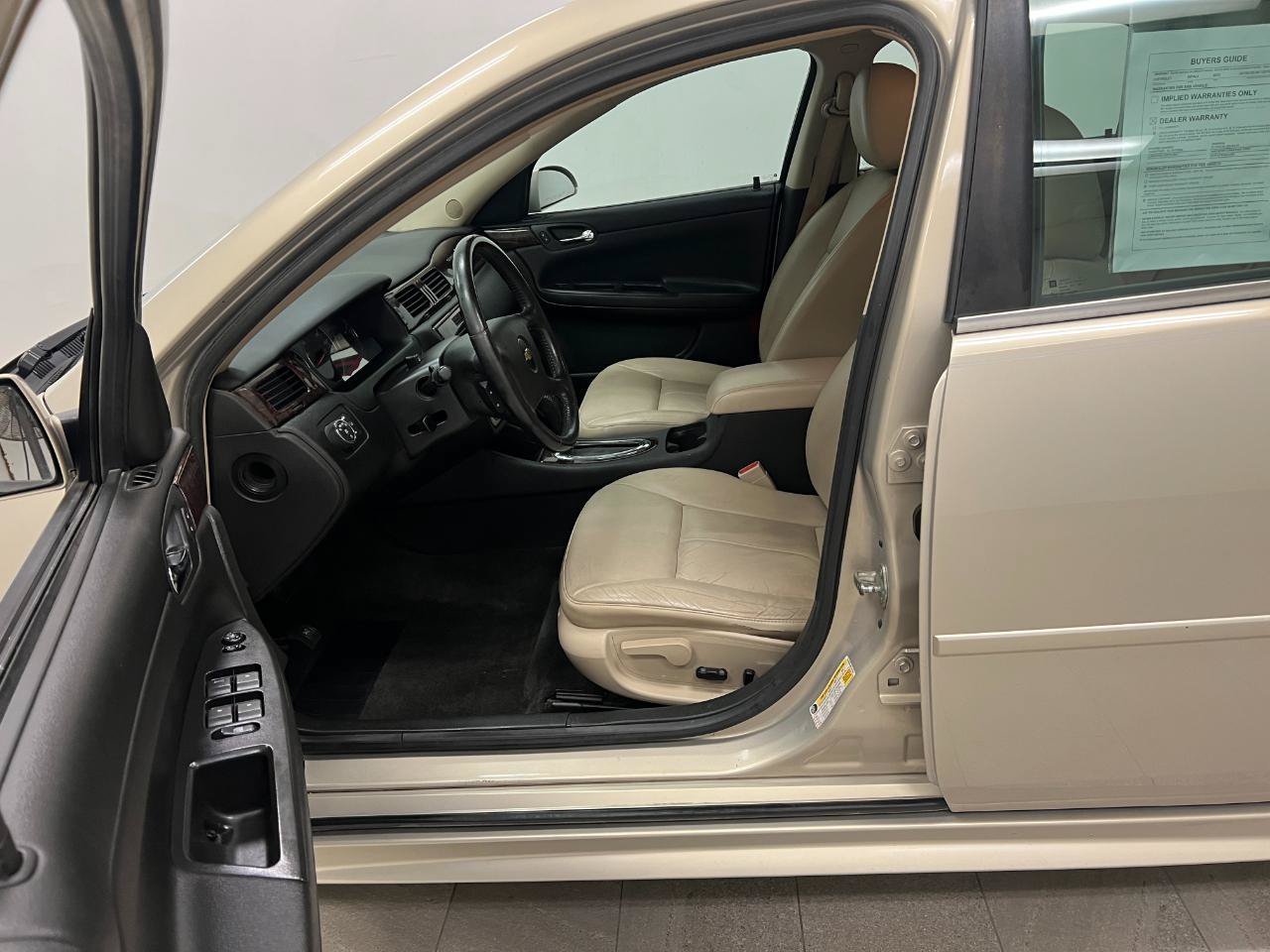 Used 2012 Chevrolet Impala LTZ FWD image 19