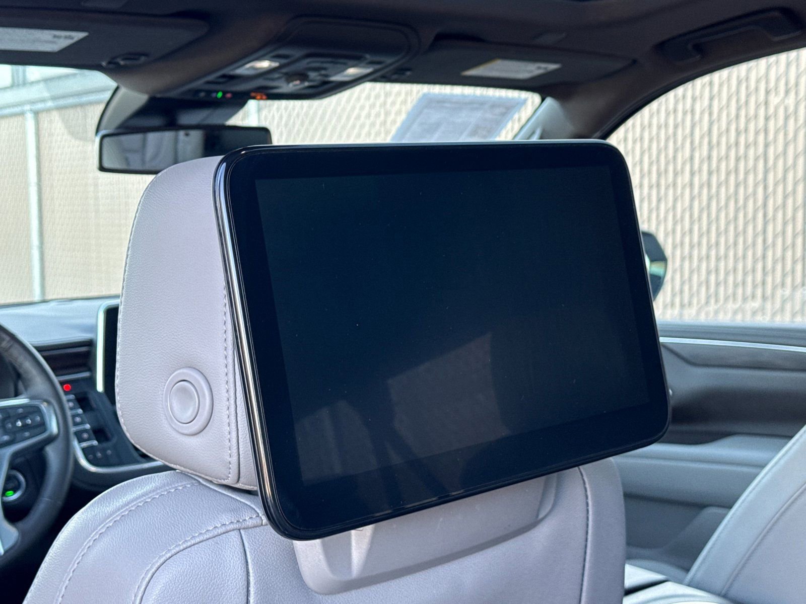 Used 2023 Chevrolet Suburban Z71 w/ Luxury Package image 16