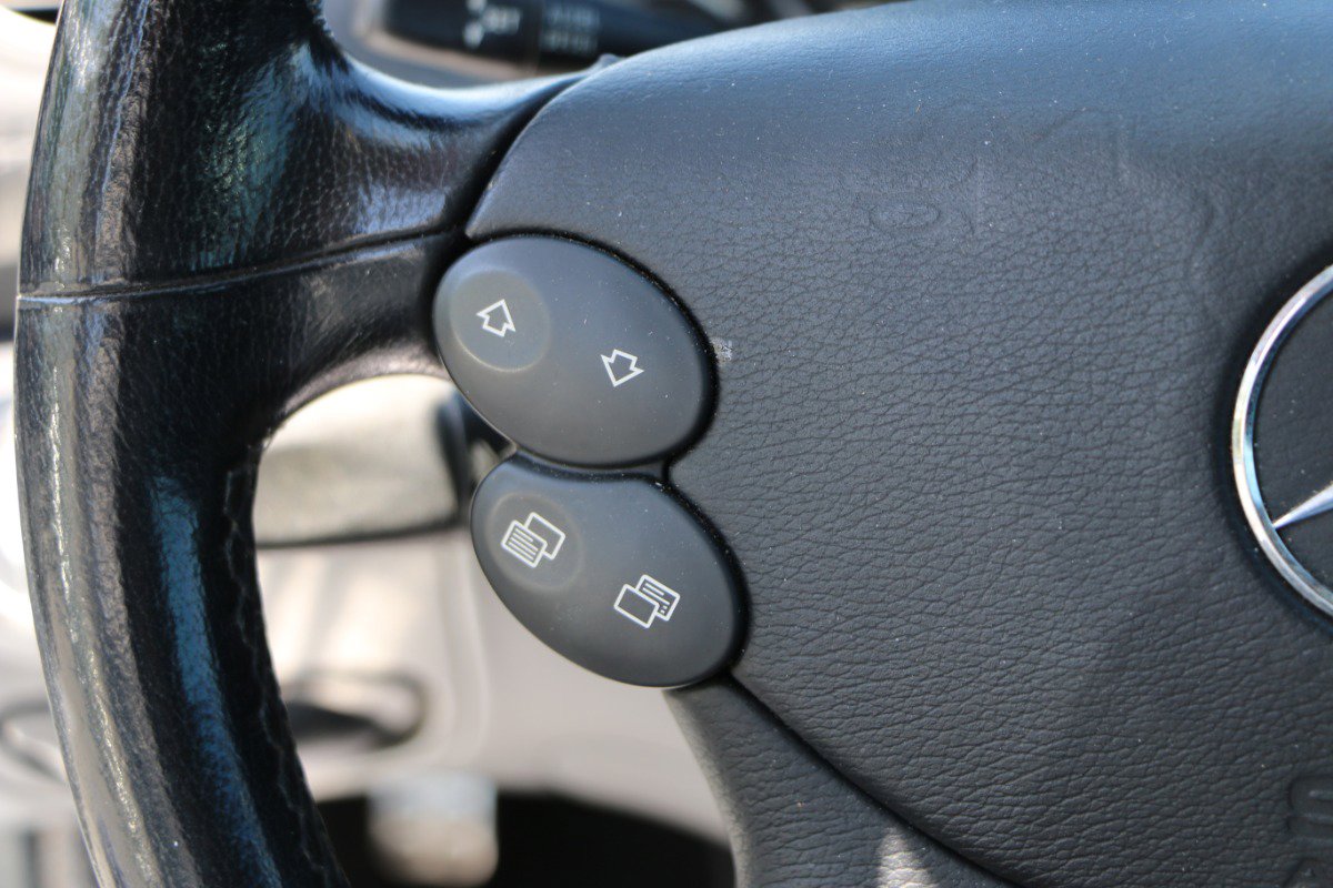 Used 2007 Mercedes-Benz SL 600 image 19