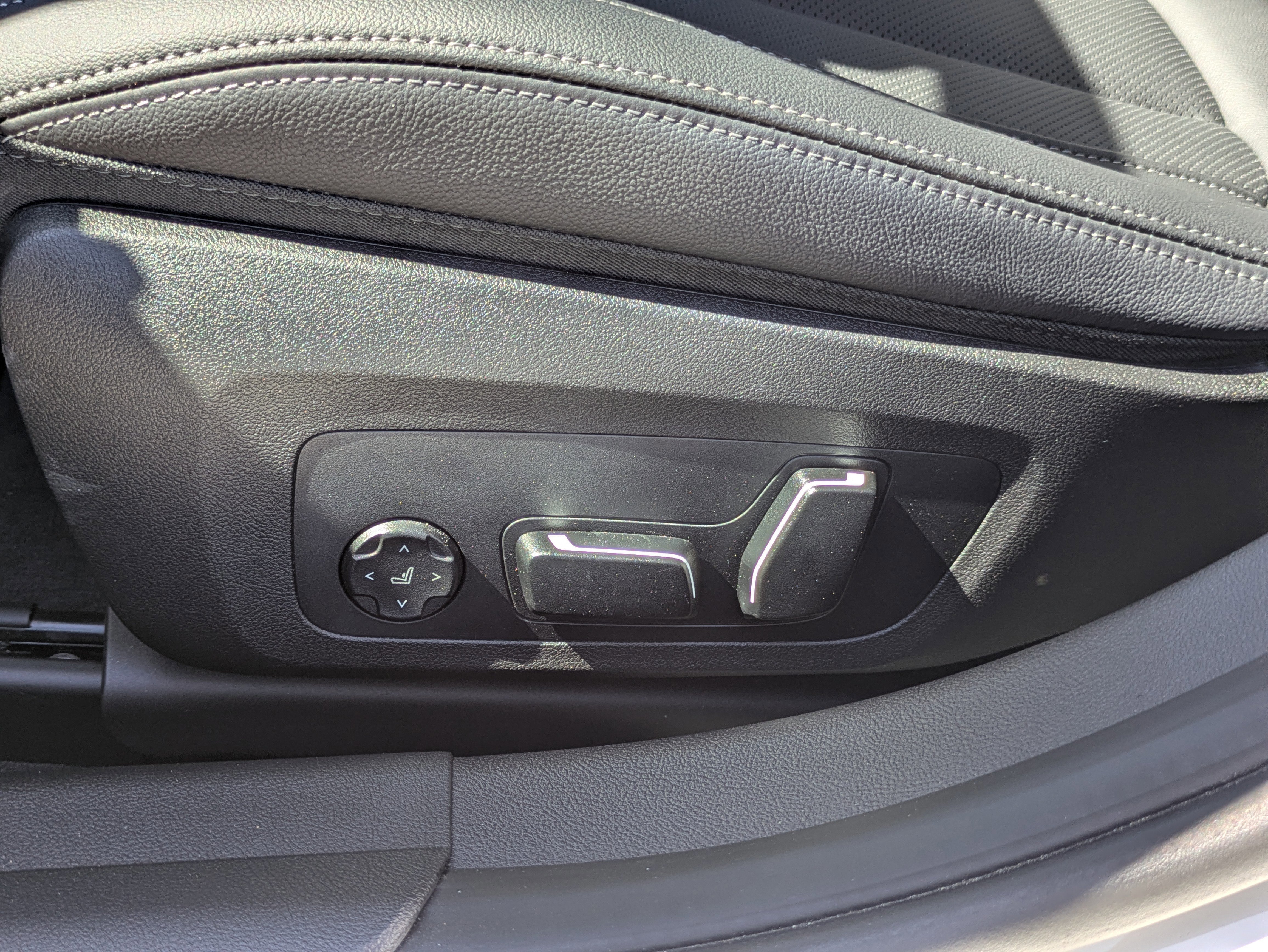 Used 2026 BMW 330i Sedan image 11