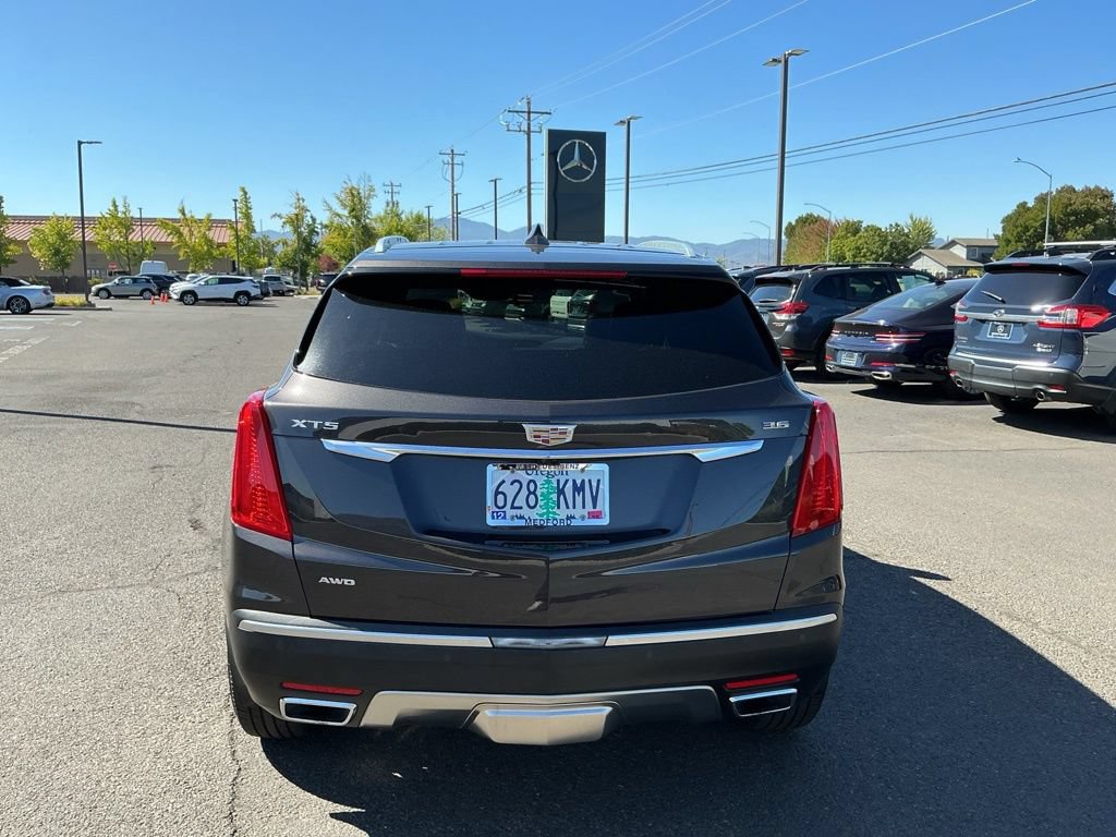 Used 2017 Cadillac XT5 Platinum w/ Driver Assist Package AWD/4WD image 9