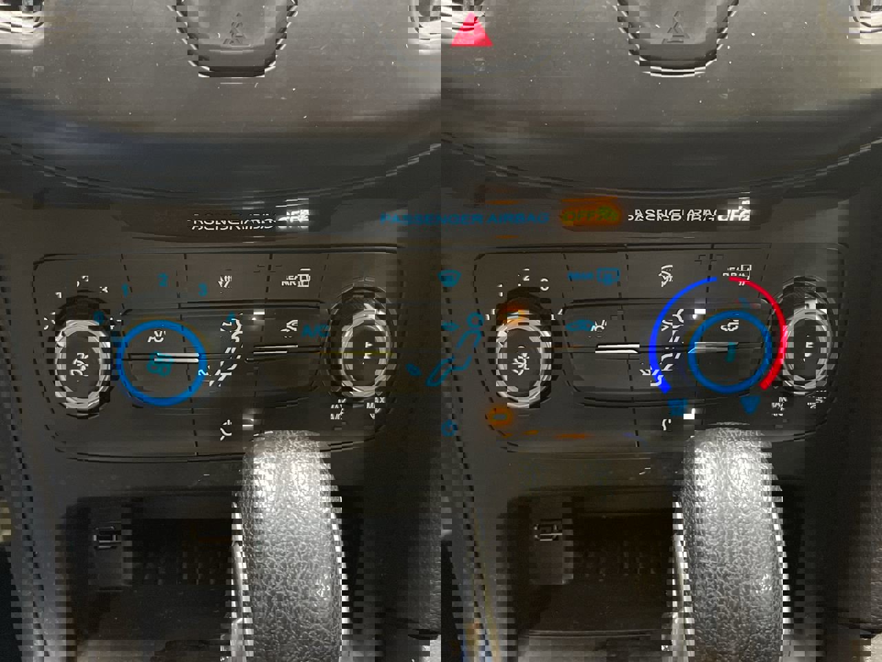 Used 2018 Ford Focus SE image 32