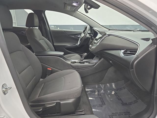 Used 2017 Chevrolet Malibu LT image 39