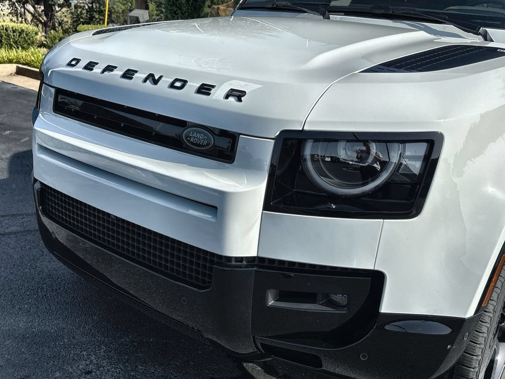 New 2026 Land Rover Defender 130 X-Dynamic SE AWD/4WD image 9