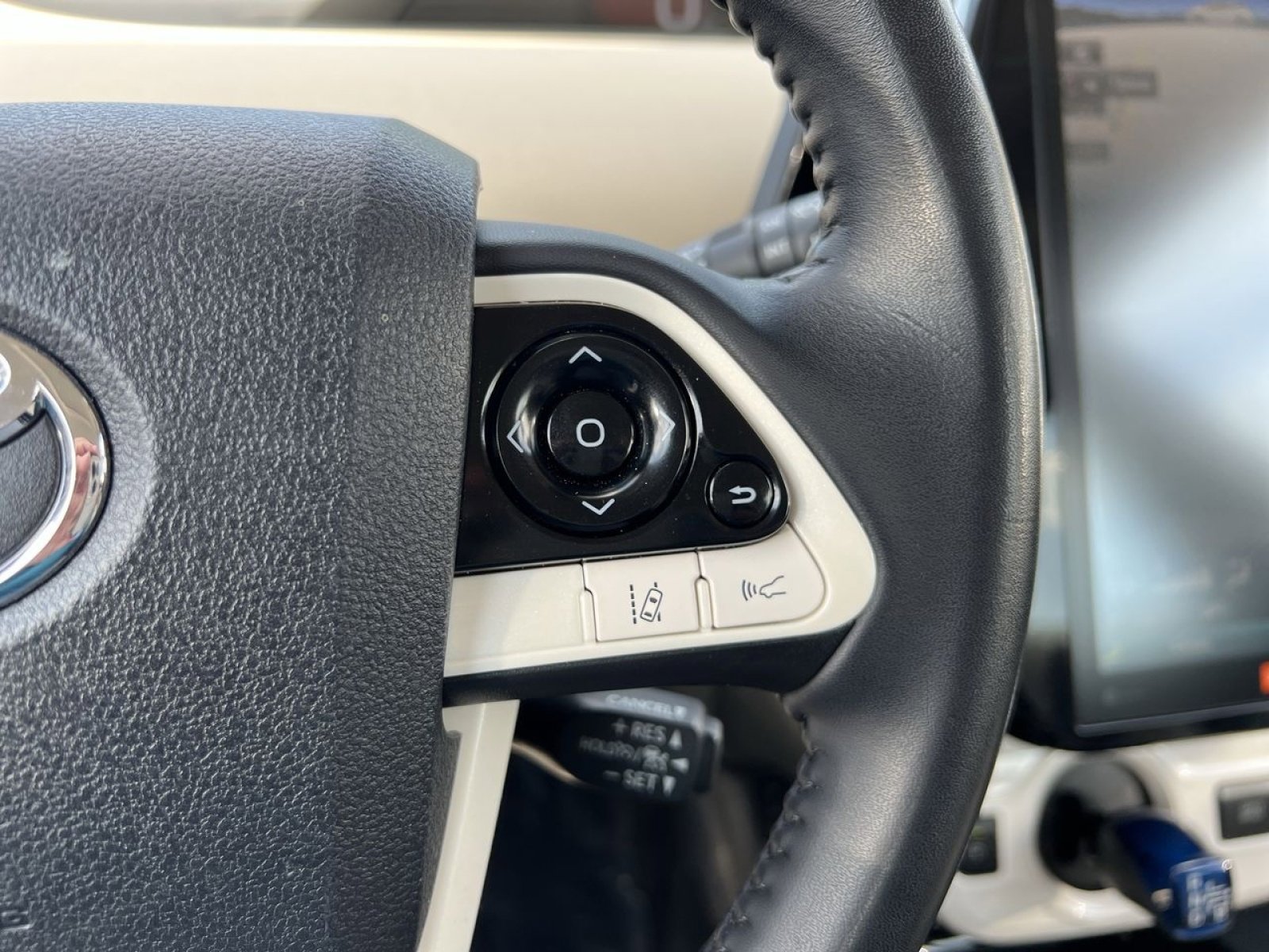 Used 2018 Toyota Prius Four w/ Advanced Technology Package FWD image 35