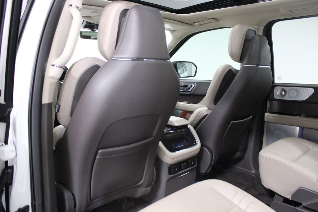 Used 2023 Lincoln Navigator Reserve image 24
