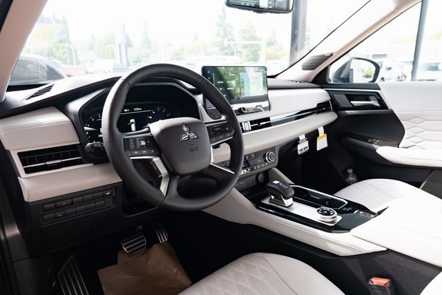 New 2025 Mitsubishi Outlander AWD image 24