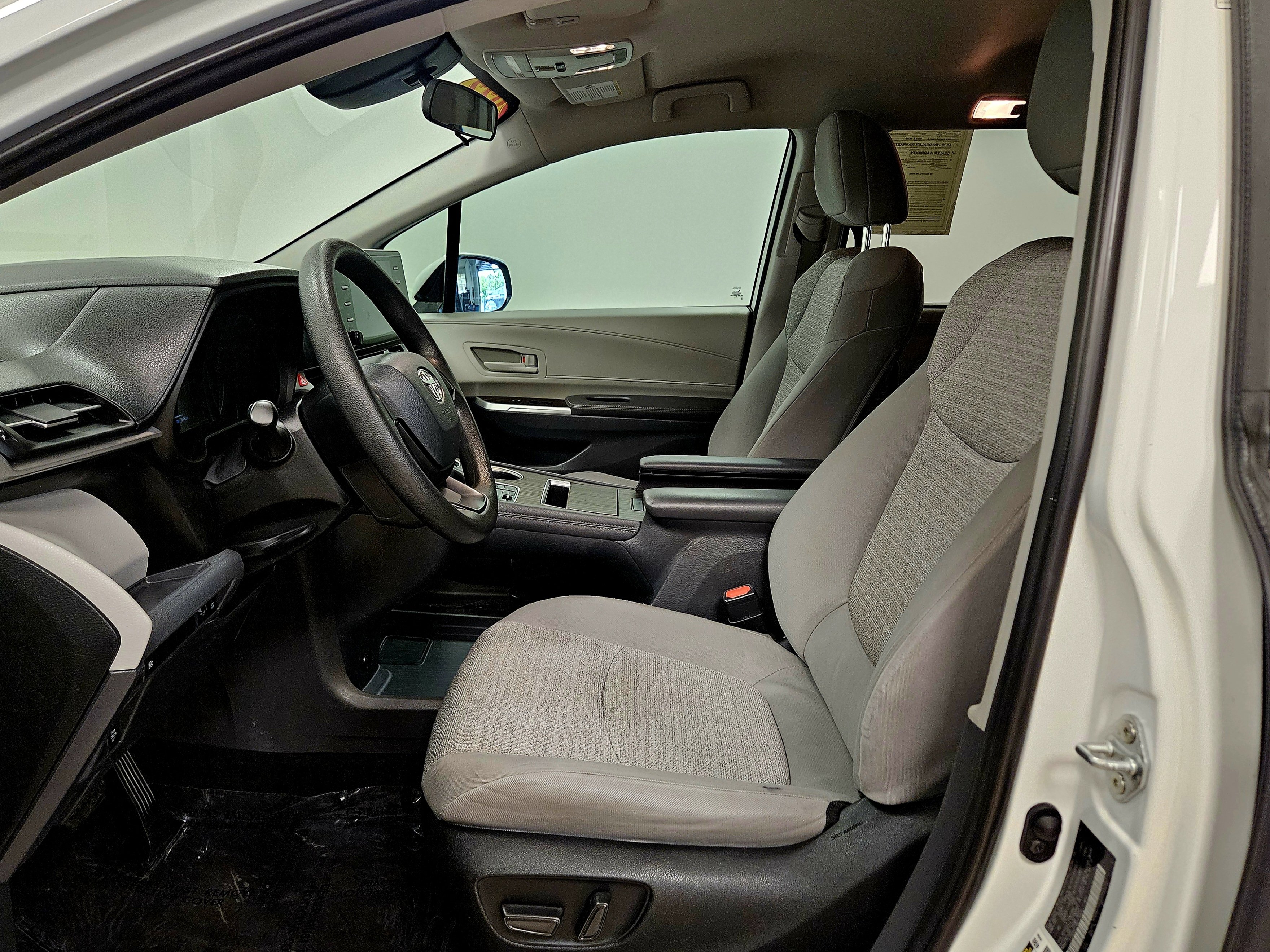 Used 2022 Toyota Sienna LE FWD image 9