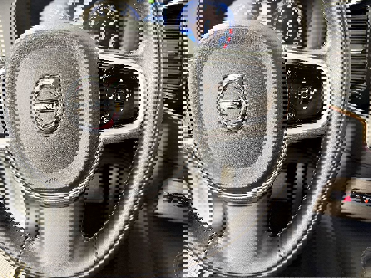 Used 2022 Volvo XC90 T6 Inscription w/ Advanced Package image 28